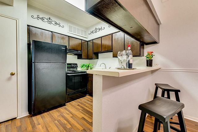 2100 Tanglewilde Street 296, Houston, TX 77063