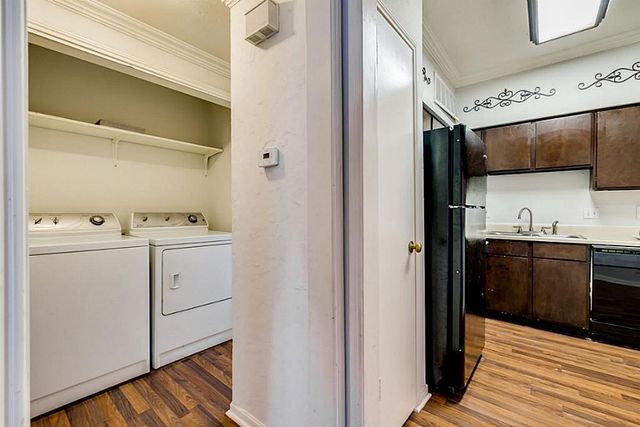 2100 Tanglewilde Street 296, Houston, TX 77063