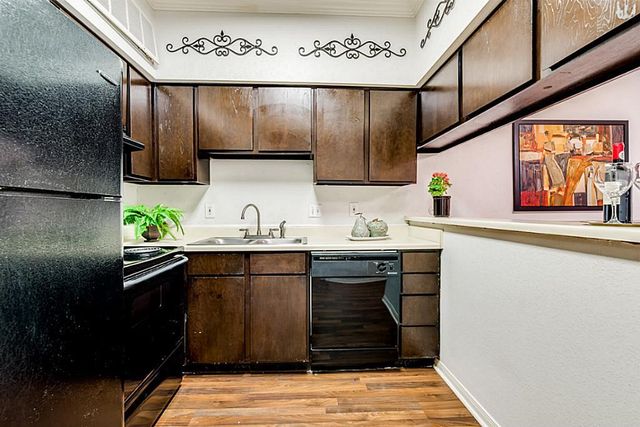 2100 Tanglewilde Street 296, Houston, TX 77063