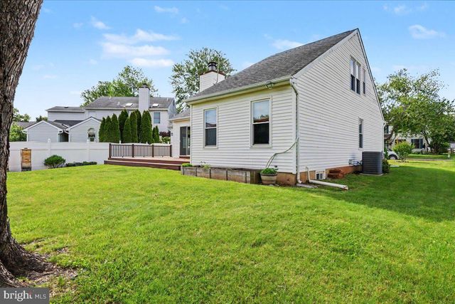 105 ABBEY DR, Royersford, PA 19468