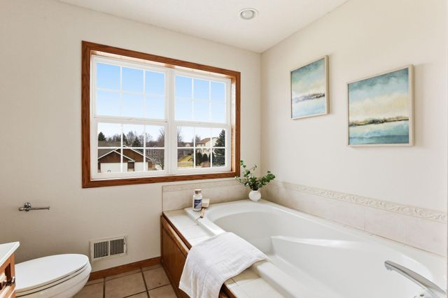 16267 Griffon Trail, Lakeville, MN 55044