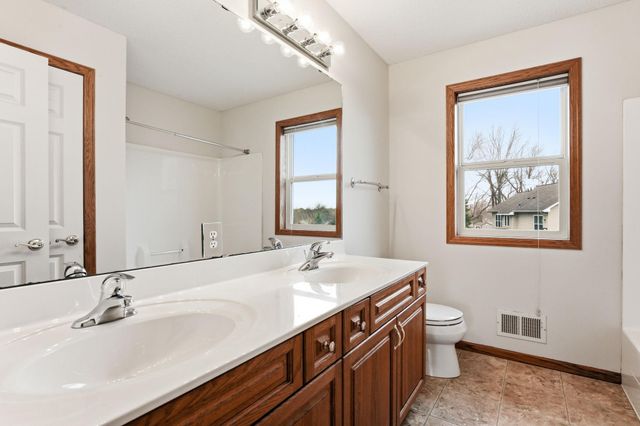 16267 Griffon Trail, Lakeville, MN 55044