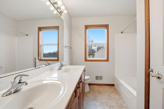 16267 Griffon Trail, Lakeville, MN 55044