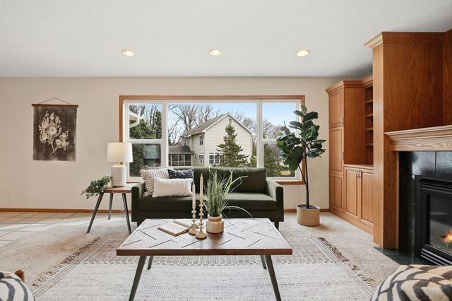 16267 Griffon Trail, Lakeville, MN 55044