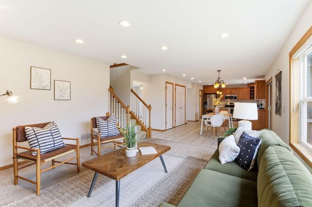 16267 Griffon Trail, Lakeville, MN 55044