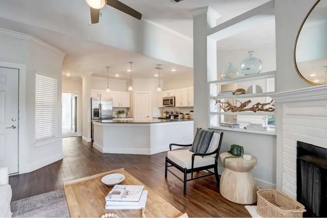 17250 Knoll Trail Drive 403, Dallas, TX 75248