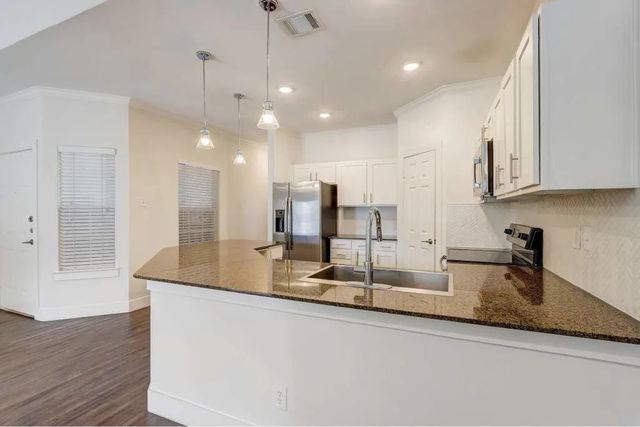 17250 Knoll Trail Drive 403, Dallas, TX 75248