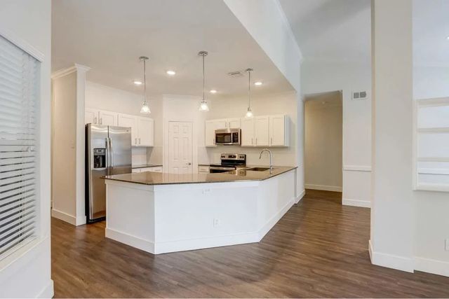 17250 Knoll Trail Drive 403, Dallas, TX 75248