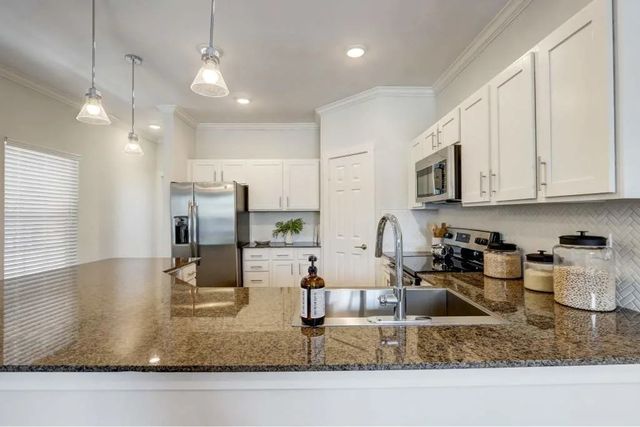 17250 Knoll Trail Drive 403, Dallas, TX 75248
