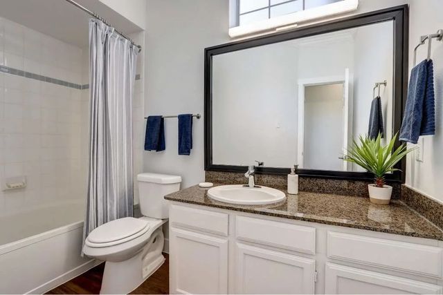 17250 Knoll Trail Drive 403, Dallas, TX 75248