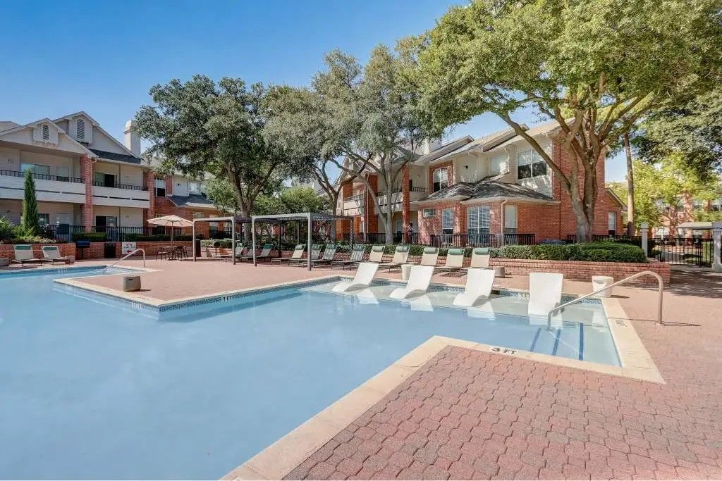 17250 Knoll Trail Drive 403, Dallas, TX 75248