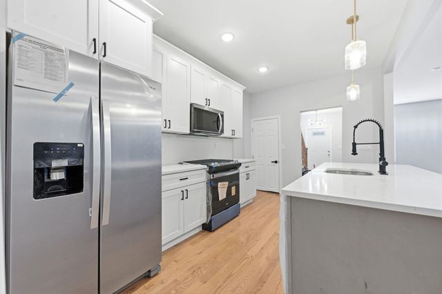 429 KENNEDY BLVD, Bayonne, NJ 07002