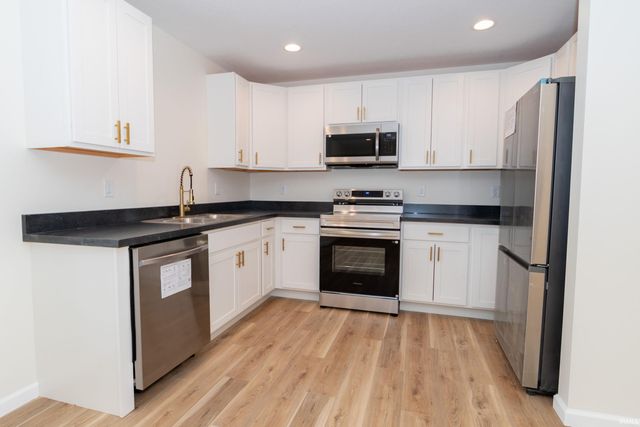 1107 Edwardsburg Ave, Elkhart, IN 46514