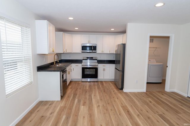 1107 Edwardsburg Ave, Elkhart, IN 46514