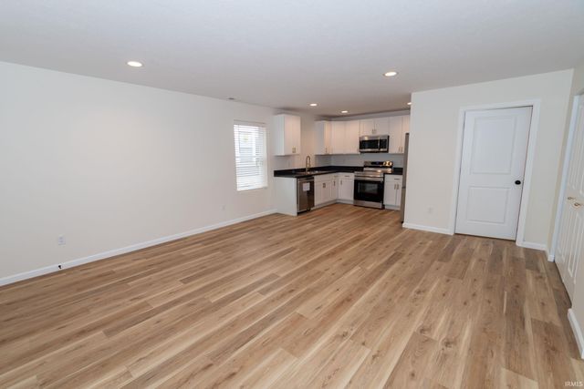 1107 Edwardsburg Ave, Elkhart, IN 46514