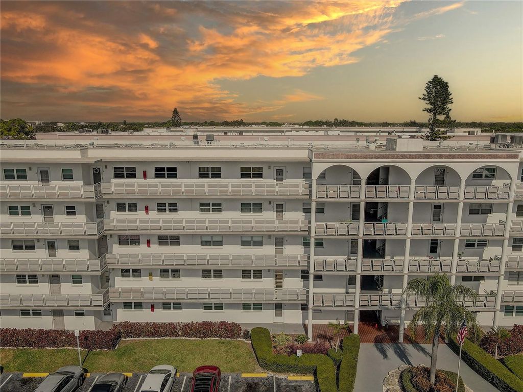 5501 80TH STREET N 406, St Petersburg, FL 33709