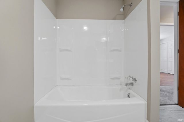 5708 Countess Dr, Fort Wayne, IN 46815