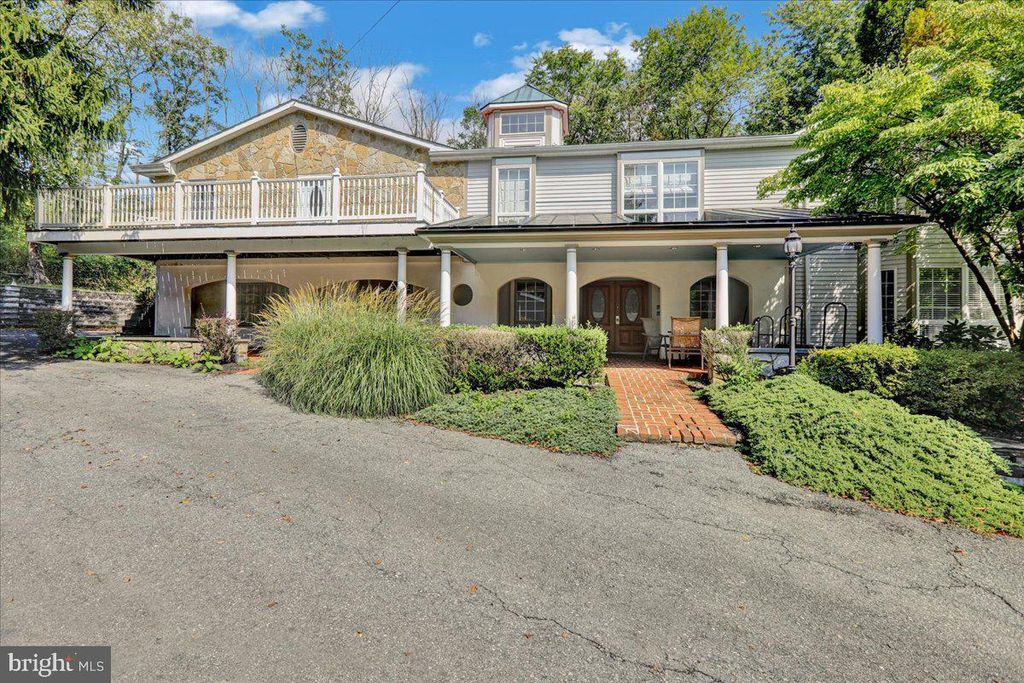 1391 MOSELEM SPRINGS RD, Hamburg, PA 19526
