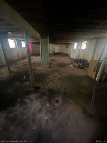 7545 Holmes Street, Detroit, MI 48210