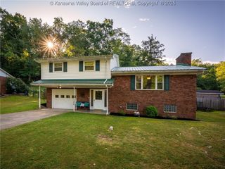 208 Brookhaven Drive, Nitro, WV 25143