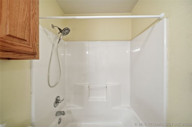 206 S Division Street, Coweta, OK 74429