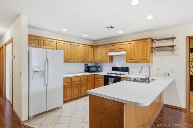 206 S Division Street, Coweta, OK 74429