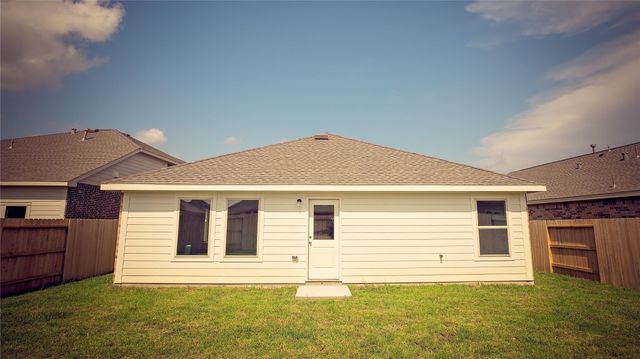 9919 Oakheath Bluff Drive, Baytown, TX 77521