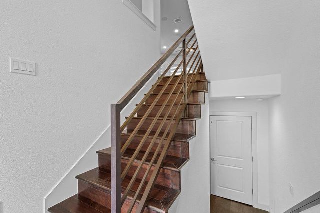 6533 E Hill DR 3, Austin, TX 78731