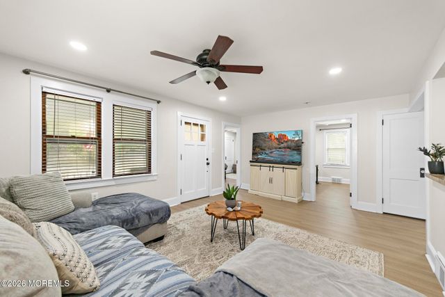 20 Weston Place, Eatontown, NJ 07724