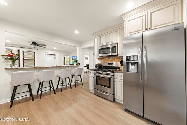 20 Weston Place, Eatontown, NJ 07724