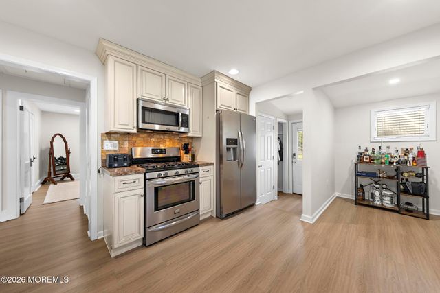 20 Weston Place, Eatontown, NJ 07724