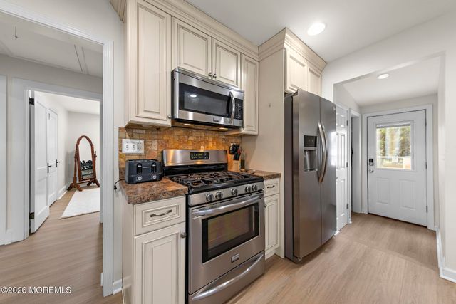 20 Weston Place, Eatontown, NJ 07724