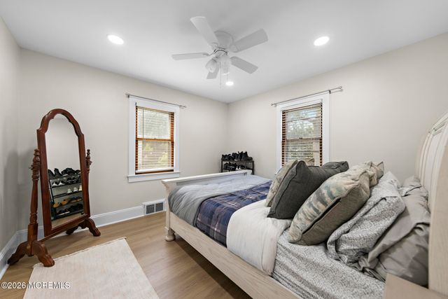 20 Weston Place, Eatontown, NJ 07724