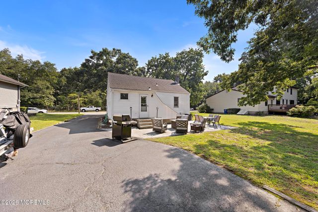 20 Weston Place, Eatontown, NJ 07724