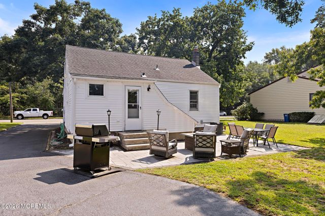 20 Weston Place, Eatontown, NJ 07724