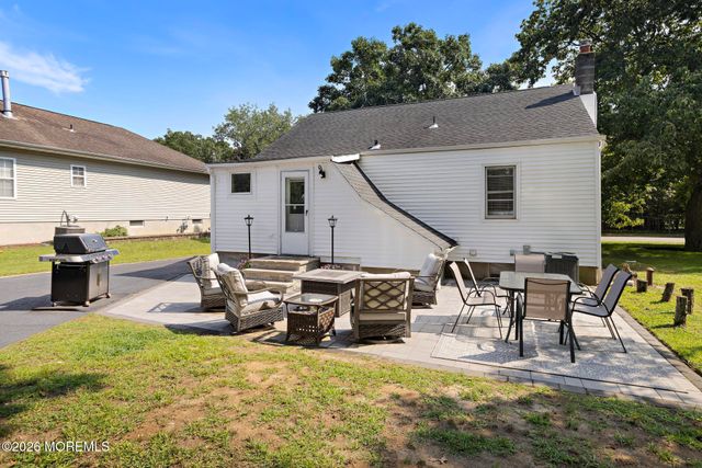 20 Weston Place, Eatontown, NJ 07724