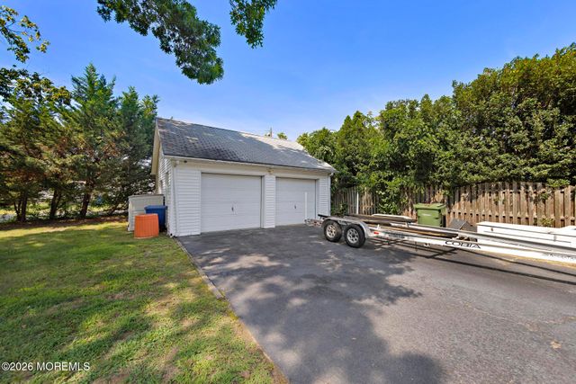 20 Weston Place, Eatontown, NJ 07724