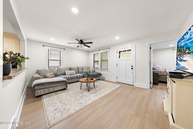 20 Weston Place, Eatontown, NJ 07724