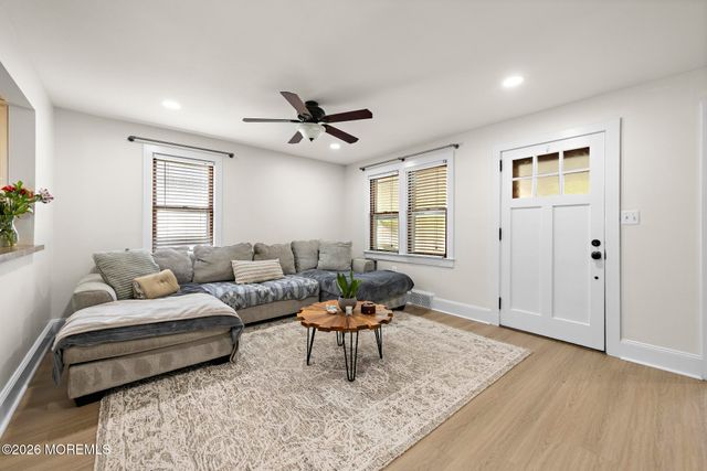 20 Weston Place, Eatontown, NJ 07724