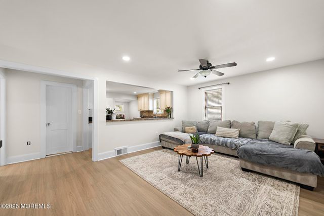 20 Weston Place, Eatontown, NJ 07724