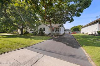20 Weston Place, Eatontown, NJ 07724