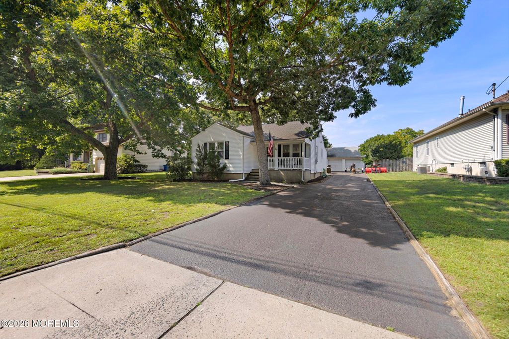 20 Weston Place, Eatontown, NJ 07724
