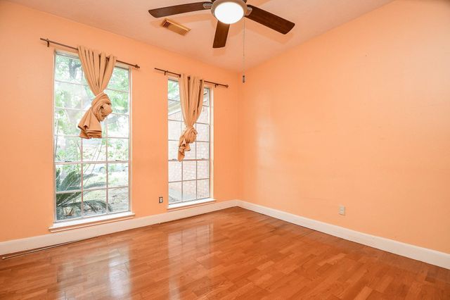 4306 W Thunderwood Circle, Fresno, TX 77545