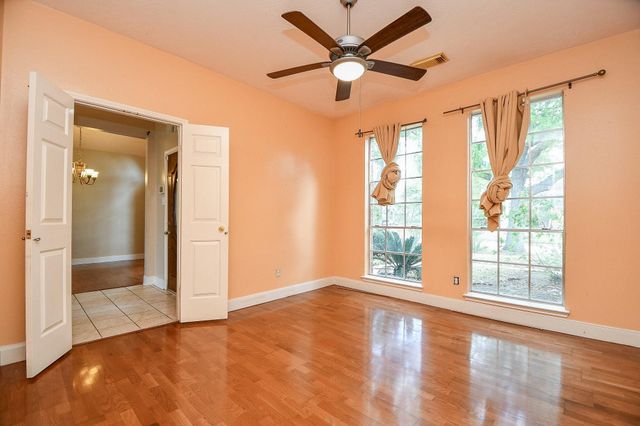 4306 W Thunderwood Circle, Fresno, TX 77545