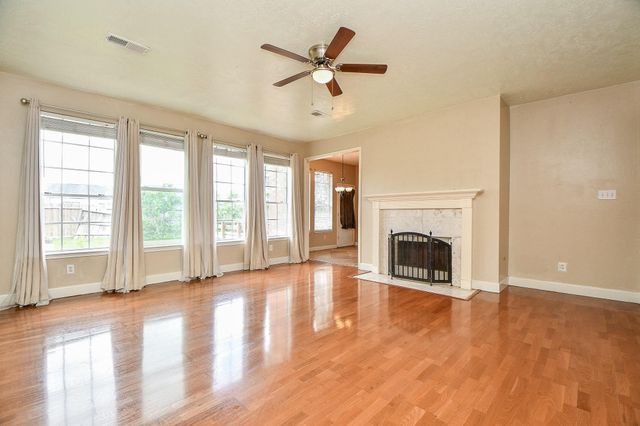 4306 W Thunderwood Circle, Fresno, TX 77545