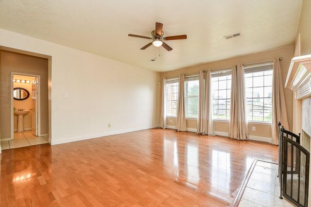 4306 W Thunderwood Circle, Fresno, TX 77545