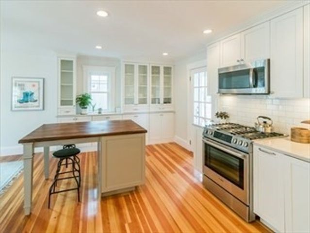 17 Warwick Rd, Watertown, MA 02472