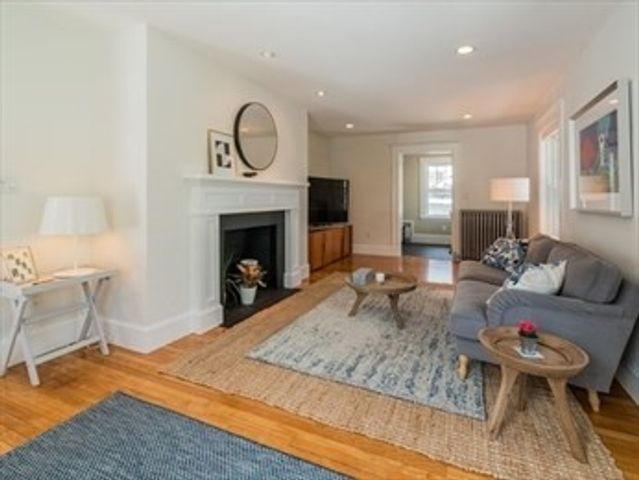17 Warwick Rd, Watertown, MA 02472
