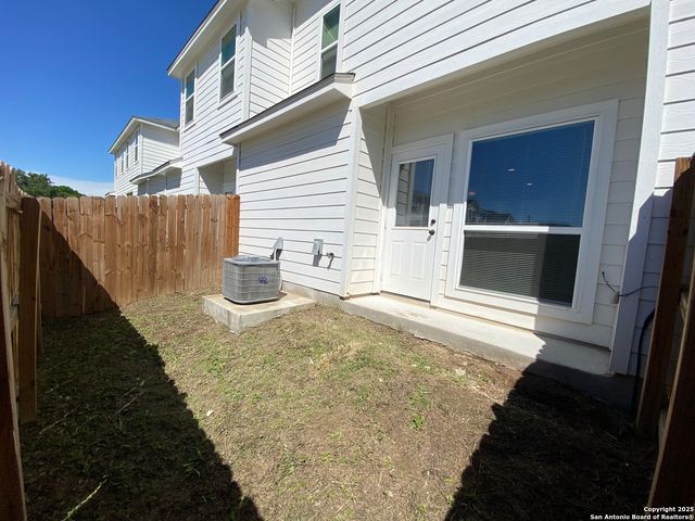 4122 Swans Lndg Unit 302, San Antonio, TX 78217
