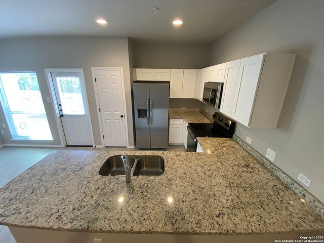 4122 Swans Lndg Unit 302, San Antonio, TX 78217